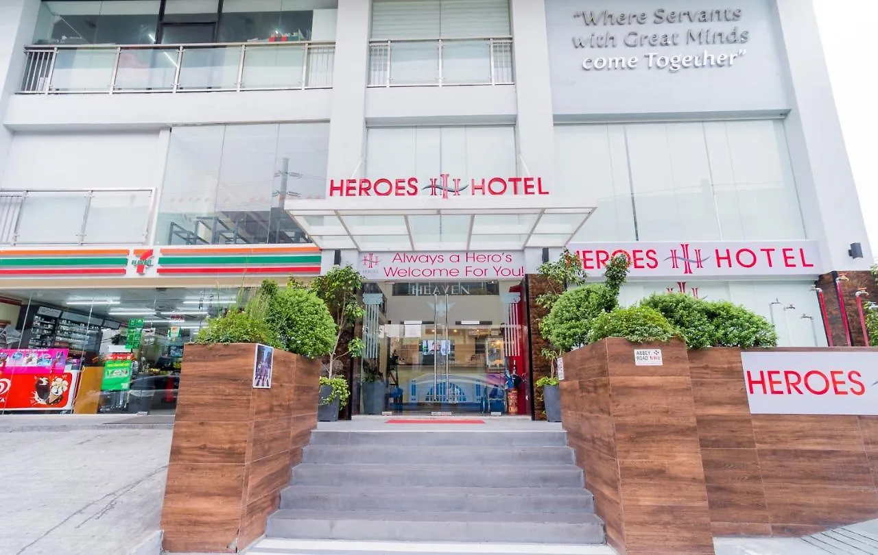 Heroes Hotel Manille 3*,