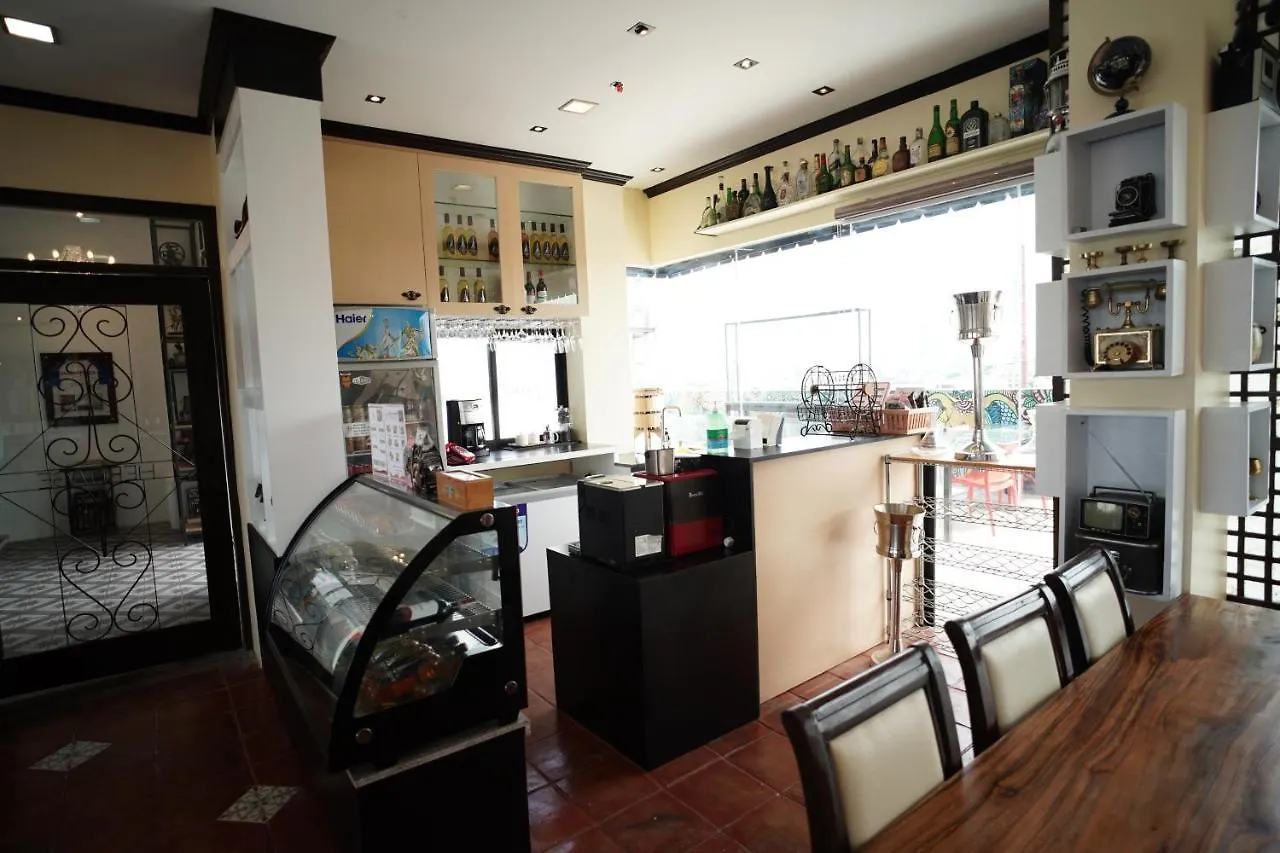 Heroes Hotel Manilla 3*,